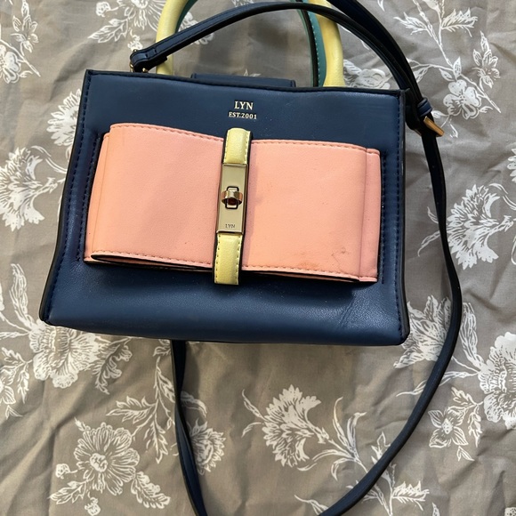 LyN purse - Picture 1 of 1